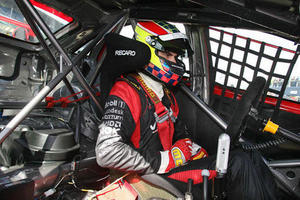 Tom Onslow-Cole, inside the VX Racing Vauxhall Vectra