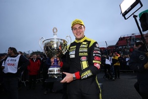 Rising Star Senna Proctor