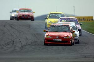 Simon leads the British Touring Car Championship race at Donnington, September 2001